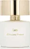 A close-up studio shot of a white perfume bottle with a gold cap. Anteprima dell’immagine prodotto