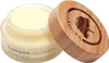 A jar of shea butter with its wooden lid slightly ajar, showcasing the product and its branding. Anteprima dell’immagine prodotto