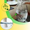 A glass of water being filled, with a close-up of a water filter and a graphic of a sink with a thumbs-up icon. Voir les images du produit