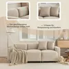 A beige sofa with throw pillows and a blanket, displayed in a living room setting with blinds and a cabinet in the background. The image includes callouts highlighting product features. Anteprima dell’immagine prodotto