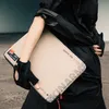 Skinarma tas, laptophoes 14 inch, ivoor/olijfkleurig Productafbeelding-voorbeeld 4