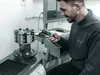 A man in a workshop is using a torque screwdriver on a piece of machinery. Produktbild-Vorschau