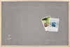 A bulletin board with two photos pinned to it. Produktbild-Vorschau