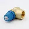 A close-up studio shot of a brass safety valve with a blue adjustment knob against a white background. Anteprima dell’immagine prodotto