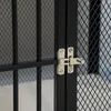 A close-up view of a black metal dog crate door latch mechanism. Náhľad obrázku produktu