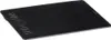 A black graphic tablet is shown from a slightly elevated side angle on a white background. Náhled obrázku produktu