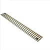 A long, silver guide rail with black stripes and two small orange logos on a white background. Anteprima dell’immagine prodotto