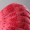 A close-up view of a rolled-up red mop head with a floral pattern. Anteprima dell’immagine prodotto