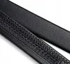 Close-up of a black leather belt with a textured strip and stitching. Anteprima dell’immagine prodotto
