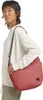 A woman is shown wearing a cream-colored sweatshirt and a red crossbody bag. Produktbild-Vorschau