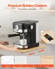 A black and silver espresso machine is placed on a wooden board on a kitchen counter. The image also shows textures of different countertops and text highlighting premium rubber casters. Anteprima dell’immagine prodotto