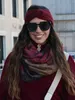 styleBREAKER Damen Loop Schlauchschal mit Blumen, Hibiskus Produktbild-Vorschau 3