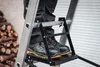 A person wearing work boots stands on a metal ladder platform. Anteprima dell’immagine prodotto