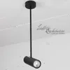 A black pendant spotlight hangs from a white ceiling. Podgląd zdjęcia produktu