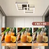 A modern ceiling light fixture is shown above a kitchen counter with three jars of orange juice, each illuminated differently to demonstrate color rendering index (CRI). Produktbild-Vorschau