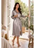 Damen Satin Morgenmantel lang mit Spitze – Kimono Produktbild-Vorschau 5