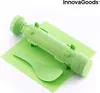 A green sushi-making kit and rice paddle are displayed on a light green textured mat against a white background. Voir les images du produit