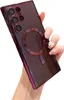 A hand is holding a red and purple iridescent phone case with a magnetic ring on the back. Náhled obrázku produktu