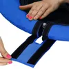 A close-up view of a blue and black swing with hands adjusting a velcro strap. Voir les images du produit