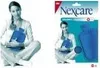 A woman holding a blue hot water bottle, and a product package for a Nexcare hot water bottle. Anteprima dell’immagine prodotto