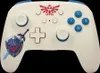 A white Nintendo Switch controller with blue accents and The Legend of Zelda branding. Anteprima dell’immagine prodotto