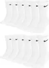 A set of white Nike crew socks arranged in two rows. Voir les images du produit