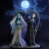 A figurine set of Emily and Victor from Corpse Bride standing in front of a large moon. Náhled obrázku produktu