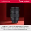 A product shot of a camera lens with marketing text and a logo. Produktbild-Vorschau