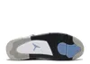 The bottom view of an Air Jordan 4 Retro University Blue sneaker. Produktbild-Vorschau