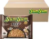 A box of Yum Yum instant noodles with a single packet in the foreground. Voir les images du produit
