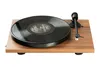 A turntable with a record on it, shown from a slightly elevated side angle against a white background. Anteprima dell’immagine prodotto