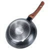 The underside of a frying pan with a wooden handle, shown against a white background. Anteprima dell’immagine prodotto