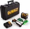 A Dewalt laser level kit is laid out on a white background, with the carrying case open. Produktbild-Vorschau