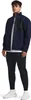 A man wearing a navy jacket, white t-shirt, and black pants, standing against a white background. Voir les images du produit