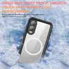 A phone case is shown in a snowy environment. Anteprima dell’immagine prodotto