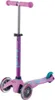 A three-wheeled scooter for children. Voir les images du produit