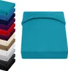 A stack of folded fitted sheets in various colors is shown on the left, with a single turquoise fitted sheet prominently displayed on the right. Produktbild-Vorschau