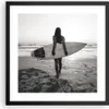Gerahmtes Poster - Schwarzer Rahmen - Frau Strand Surfen - Produktbild-Vorschau 1