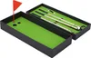 A golf pen set is displayed in its packaging, which resembles a mini golf course. Voir les images du produit