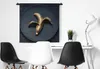 MuchoWow® Wandteppich Wandbehang Goldene Banane auf dunklem Produktbild-Vorschau 4