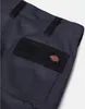 A close-up view of the back pocket of a pair of Dickies work pants. Produktbild-Vorschau
