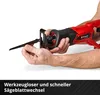 A person's hands are holding a reciprocating saw and a saw blade. Produktbild-Vorschau