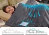 A woman sleeping under a weighted blanket, with graphics indicating airflow and pressure distribution. Podgląd zdjęcia produktu