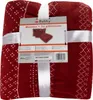 A folded red blanket and two pillowcases are packaged with a cardboard tag. Produktbild-Vorschau