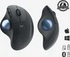 Two views of a black Logitech ERGO M575 trackball mouse against a white background, with various icons and certifications displayed on the right. Anteprima dell’immagine prodotto