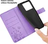 A person's hand is holding a black phone case over an open purple flip case with card slots and a butterfly design. Produktbild-Vorschau