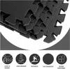 A close-up of stacked black interlocking foam mats, with icons and text below describing product features. Produktbild-Vorschau