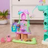 A toy treehouse playset with a doll and accessories, set on a woven rug in front of a dresser. Náhled obrázku produktu