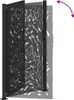 A black metal garden gate with a flame-like cutout pattern, shown partially open and casting shadows. Anteprima dell’immagine prodotto
