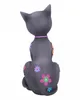 Figurka wesołego kota z kwiatami i znakiem pokoju 26 cm Podgląd zdjęcia produktu 3